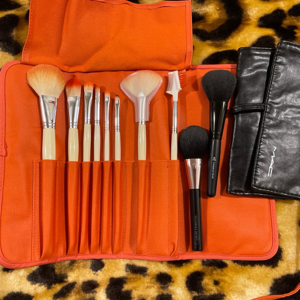 Sephora Makeup brushes & 2 cases 💋